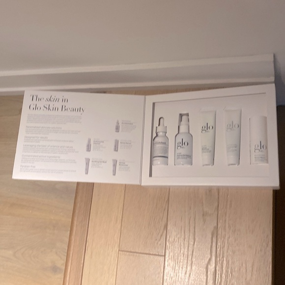 Glo Skin Beauty Skincare set - Picture 2 of 4